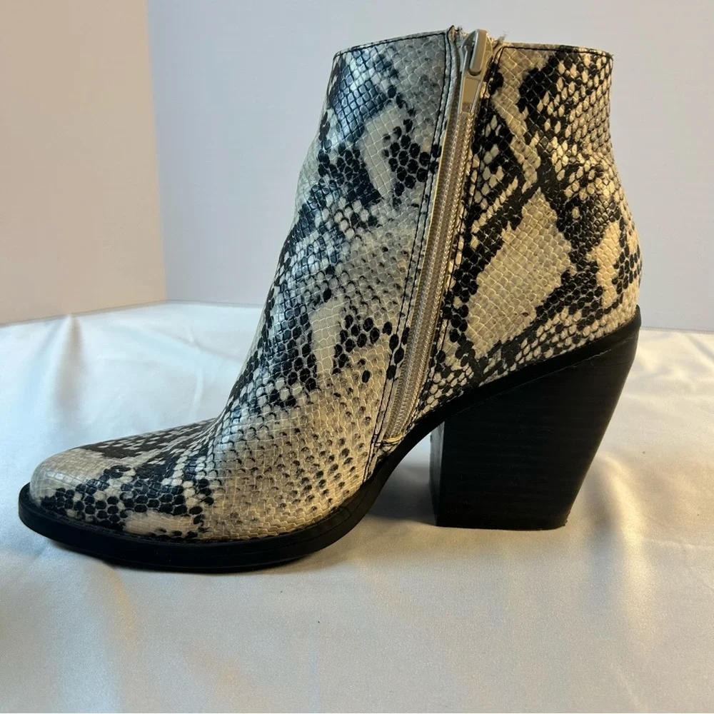 Madden Girl, Black & Cream Snake-Print Ankle Booties, Western Cowgirl‎ Size 7 M